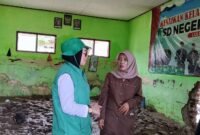 Dila Nurdian tinjau SDN Cikahuripan pascabanjir, dorong percepatan pemulihan sekolah.