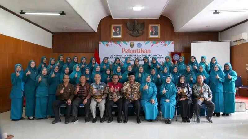 Bupati Sukabumi lantik 23 Ketua TP PKK Kecamatan, dorong kolaborasi dan inovasi demi kesejahteraan keluarga. Fb/Pemerintah kabupaten Sukabumi 