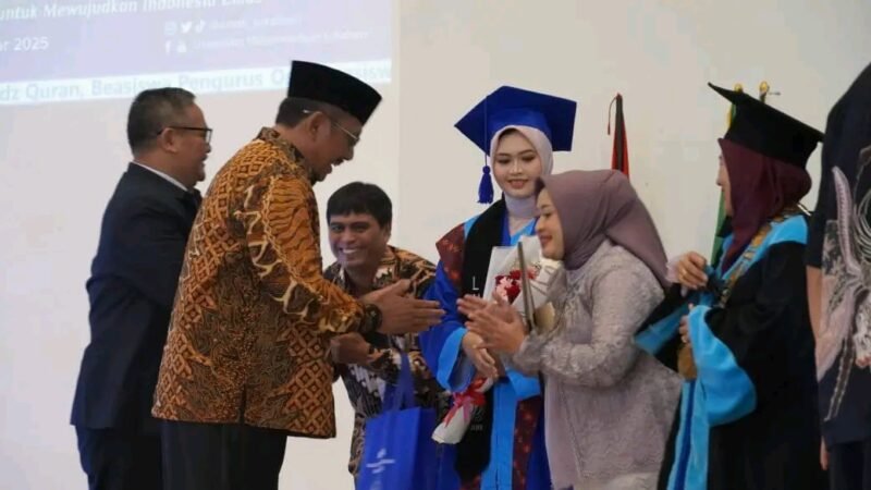 Bupati Sukabumi hadiri Wisuda UMMI dan dorong lulusan berkontribusi bagi masyarakat. | Fb/Pemerintah kabupaten Sukabumi 