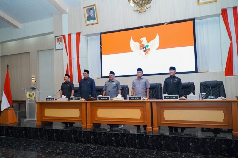 Rapat Paripurna DPRD bahas pandangan fraksi soal Raperda Kebakaran.