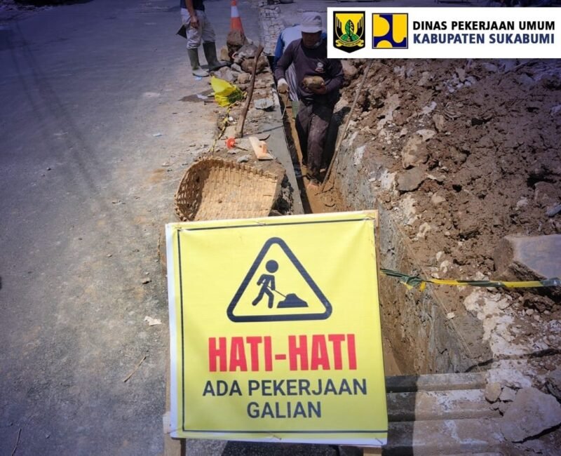 Pemeliharaan drainase jaga kekuatan ruas jalan Caringin–Cidahu.
