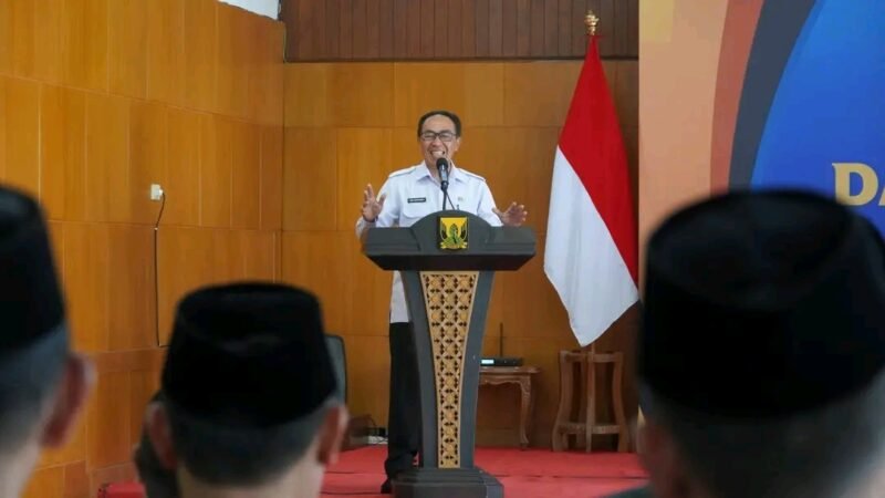 Sekda Sukabumi menekankan layanan profesional bagi camat yang menjabat sebagai PPATS. Fb/Pemerintah Kabupaten Sukabumi 