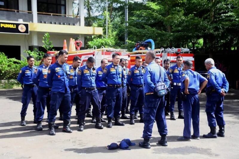 Damkarmat Sukabumi gelar pelatihan dan simulasi untuk tingkatkan kesiapsiagaan hadapi kebakaran. | Fb/Pemerintah Kabupaten Sukabumi