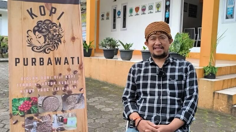 Desa Perbawati kembangkan Kopi Purbawati berbasis petani lokal. Fb/Pemerintah Kabupaten Sukabumi 