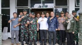 Wabup Sukabumi dampingi Tim Wasev TMMD ke-127 di Cikembar untuk percepatan pembangunan desa. (fb/Pemerintah Kabupaten Sukabumi)