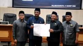 DPRD Kabupaten Sukabumi sahkan dua Raperda tentang lingkungan hidup dan penanggulangan kebakaran. (FB/Pemerintah Kabupaten Sukabumi)