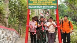 Jembatan Merah Putih Cihujung kembali dibuka setelah rusak akibat banjir. Dandim menegaskan jembatan ini sangat penting bagi aktivitas warga. (fb/Pemerintah Kabupaten Sukabumi)