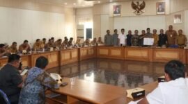 Budi Azhar meminta Gubernur Jabar segera menerbitkan juklak layanan rumah sakit bagi warga tanpa BPJS aktif.